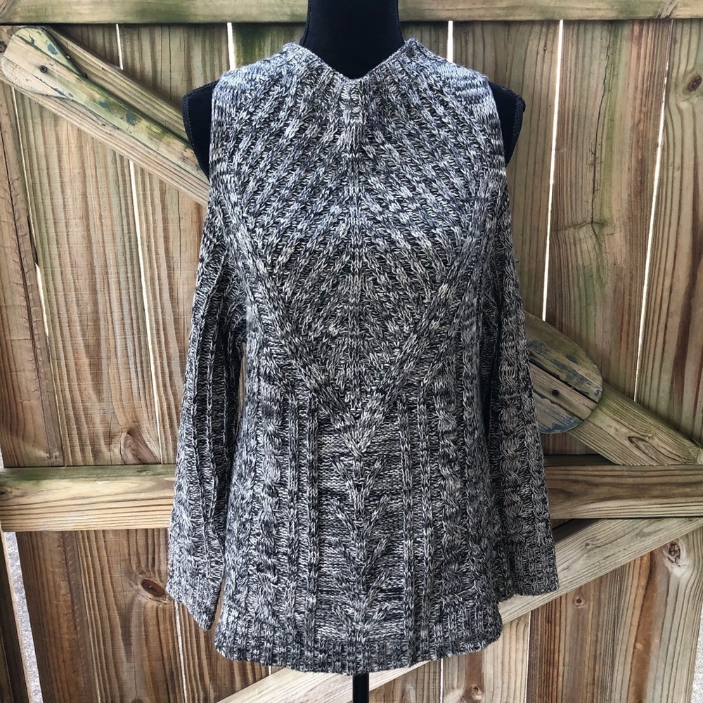 Active USA Gray & White Cold Shoulder Long Sleeve Mock Turtleneck Sweater Size M